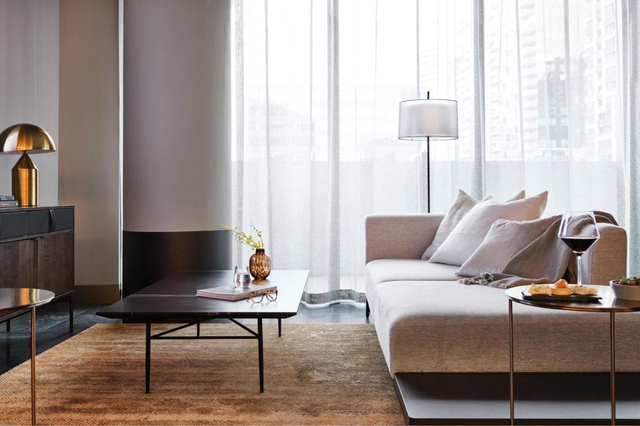 Melbourne Marriott Hotel Docklands Exterior foto A living room in a private house