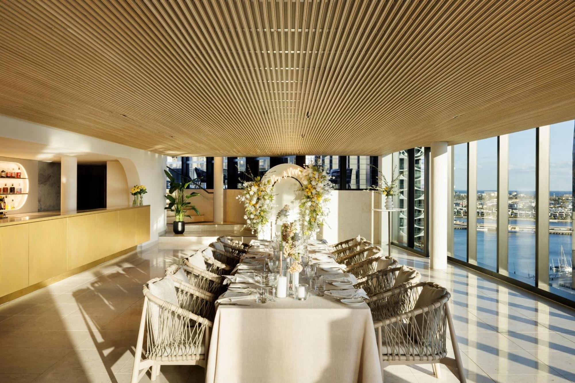 Melbourne Marriott Hotel Docklands Exterior foto The Sky Bar